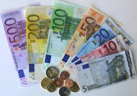 KËMBIMET VALUTORE/ Rritet fuqia e LEKUT në treg, EUROJA “vdes” si asnjëherë tjetër