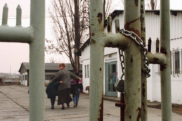 Dëbohet natën nga Gjermania familja shqiptare me 7 anëtarë, i morën nga shtrati kur flinin …