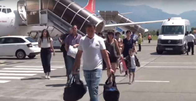BRAKTISIN fëmijët jashtë shtetit, procedohen penalisht 11 prindër. Ata kthehen…