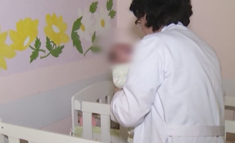 RAPORTI “MIQTË E FËMIJËVE”/ UNHCR: Mbi 7000 të mitur shqiptarë pa shtetësi. Probleme edhe me…