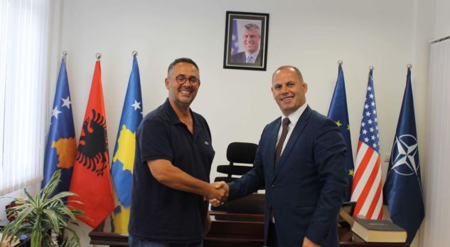 TAKIM ME INVESTITORËT/ Lladrovic pret pronarin e ri të gjigandit industrial të…