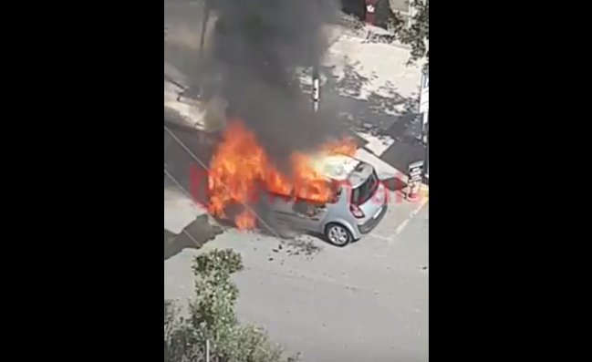 TYM E ZJARR TEK “ASTIRI”/ Automjeti shkrumbohet në mes të rrugës, drejtuesi i tij… (VIDEO)
