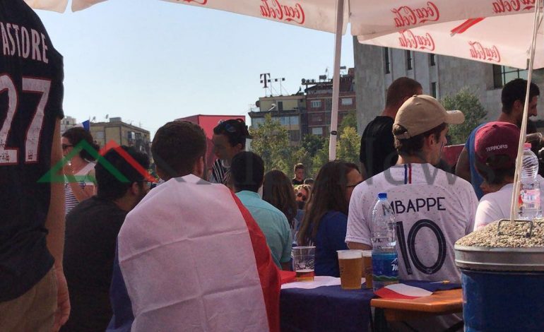 FINALJA/ “Pastore” dhe “Mbappe” shohin ndeshjen në Sheshin “Skenderbej” në Tiranë…
