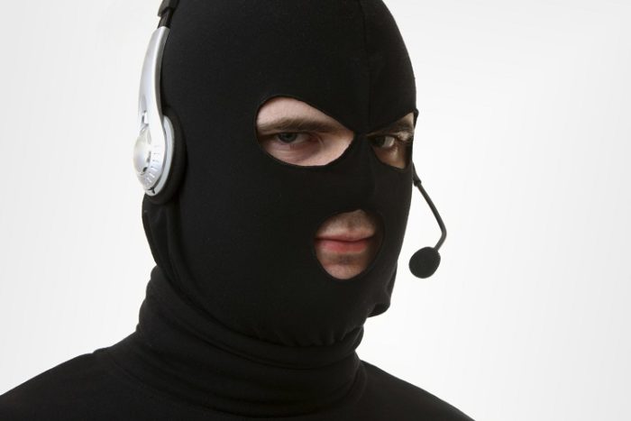 Tjetër skemë MASHTRUESE përfshin Shqipërinë! Kujdes me telefonatat që ju vijnë nga numra me…