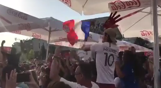 FINALJA NË SHESHIN “SKENDERBEJ”/ Tifozët FRANCEZ “shpërthejnë” kur shënohet goli i… (VIDEO)