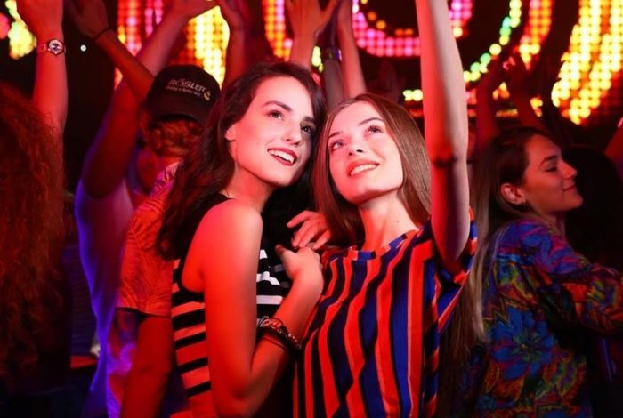GIGAT E NJË NATE VERE/ Paketat “Vodafone Summer Nights” vijnë me…