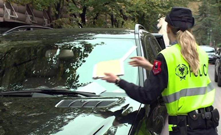 NDODH NE TIRANE/ Të riut i vënë gjobë, “vë duart në kokë” kur sheh shkeljen që ka bërë
