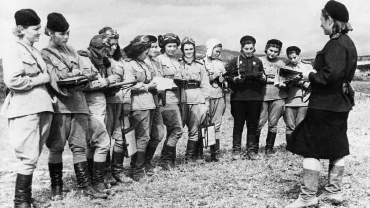 Shtrigat e natës, pilotet e guximshme që bombardonin nazistët gjatë natës