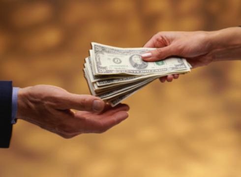 NDODH NË DURRËS/ 49-vjeçari që MASHTRONTE të moshuarit. VIDHTE lekët e pensionit dhe…