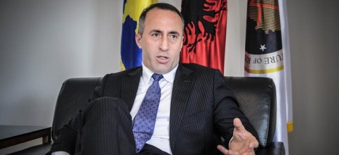 Ish-bashkëpunëtori i kujton Haradinajt lotët e derdhur në vitin 2000 dhe i jep…