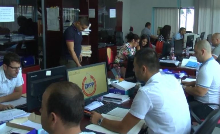 ABUZIMET ME PRONAT/ Paditen në Prokurori GJASHTË zyrtarë të Hipotekës Tiranë