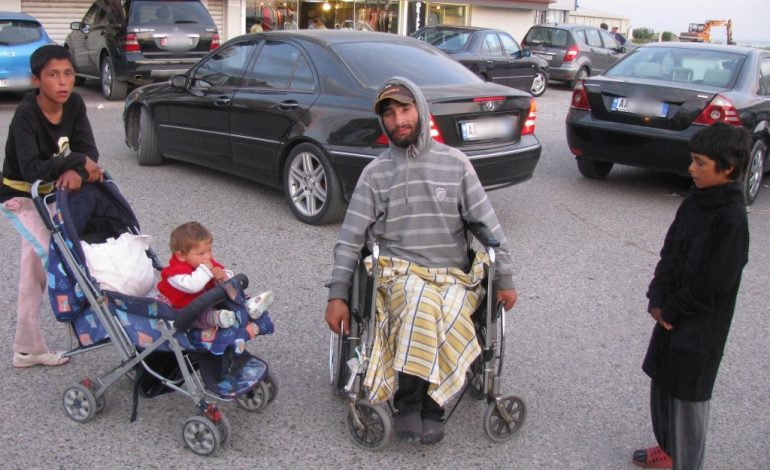 LARGIMET NGA VENDI/ Edhe familjet rome “zgjedhin” një vend TJETËR. Policia raporton që…