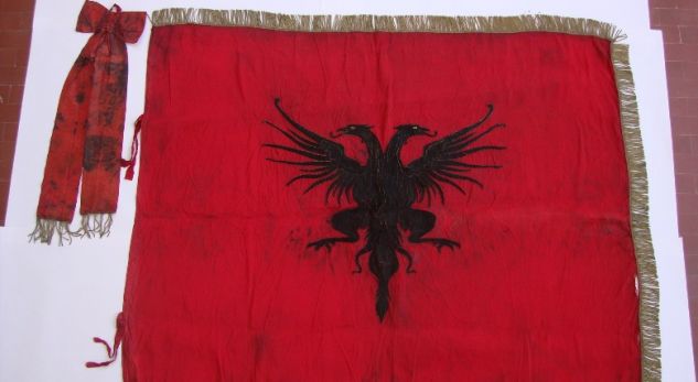 Zbulohet historia e flamurit të Luftës së Vlorës pas 98 vitesh