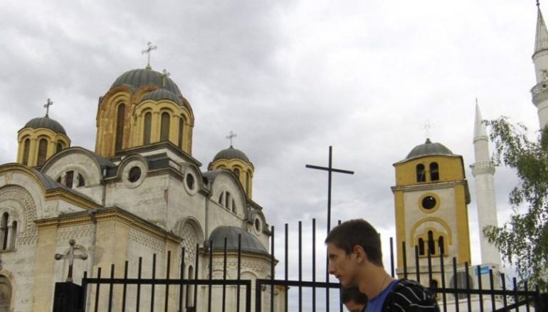 KOSOVË/ Xhamia dhe Kisha në një oborr. Ja kërkesa e imamit dhe priftit: Duam që…