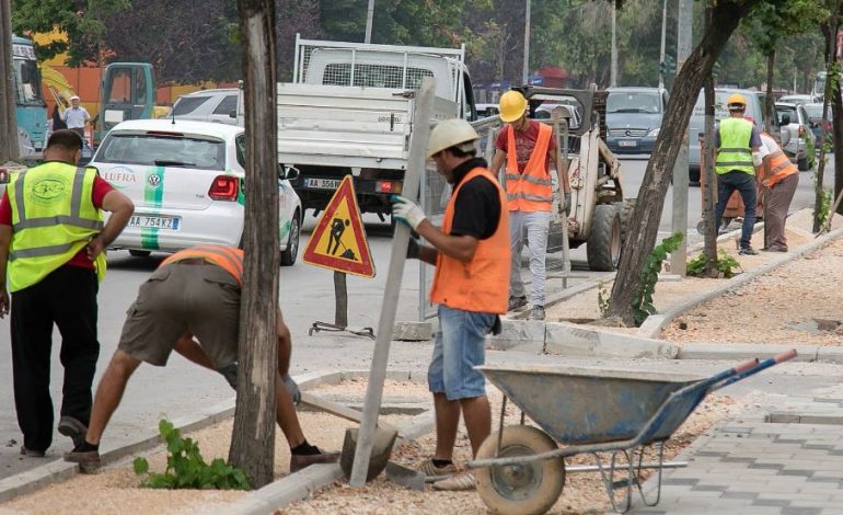 RIKONSTRUKSIONI I RRUGËS/ Mbikalimi tek Kombinati me korsi të reja biçikletash. Do të zëvëndësojë…