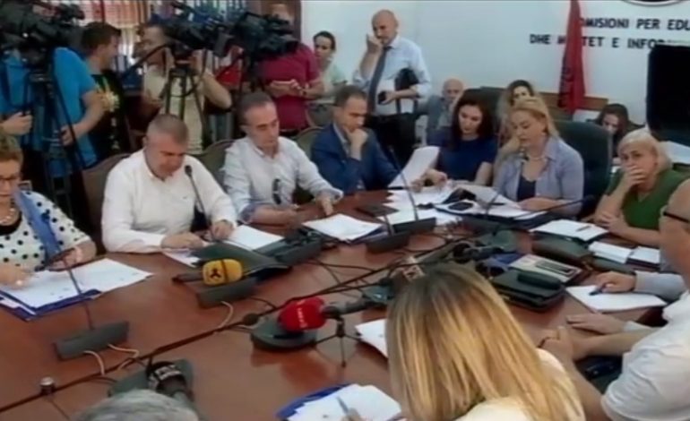 DEBATI PER TEATRIN/ Beqaj: Mos i bëj presion kreut të Hipotekës. Vokshi: Nuk po të pyes ty, kur të..