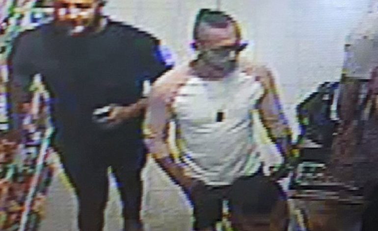I hodhën acid në fytyrë 3-vjeçarit dhe mamasë së tij, arrestohen autorët