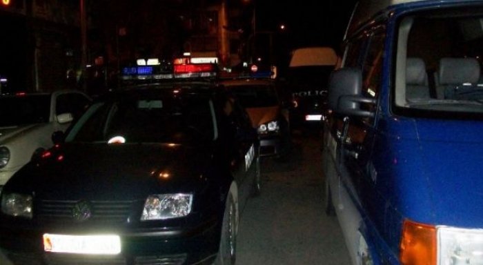 QËLLOI ME ARMË DREJT FURGONIT TË PASAGJERËVE/ Kapet autori, 49 vjeç nga… (EMRI)