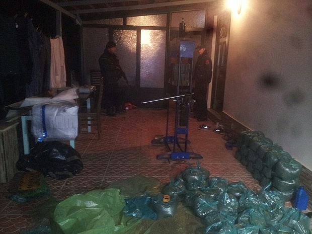 PRODHIM DHE LABORATOR LENDESH NARKOTIKE/ Droga bën bashkë shqiptarë e serbë, 5 persona u arrestuan ndërsa…