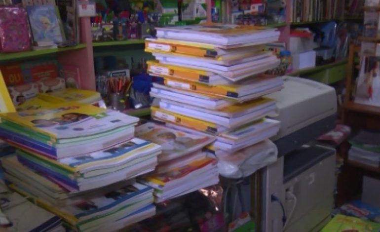 VENDIMI/ Nxënësit nga klasa e parë deri në të katërt do të marrin librat falas