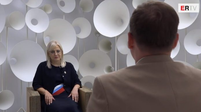 DEBATI PËR DËFTESAT/ Nikolla sqaron: Nxënësit po pajisen me to. Akuzat e PD, balta e një partie që ka humbur…