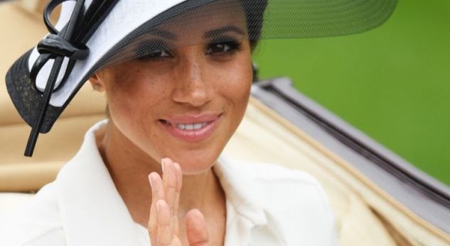 Pasi foli me theks britanik, të gjithë kundër Meghan Markle (VIDEO)