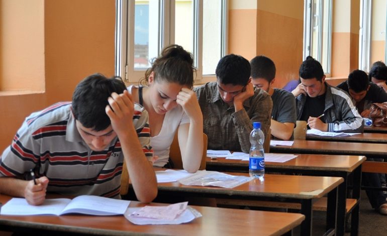 REZULTATET E MATURËS 2018/ Kjo është lënda ku shqiptarët po “turpërojnë” veten. Më shumë…
