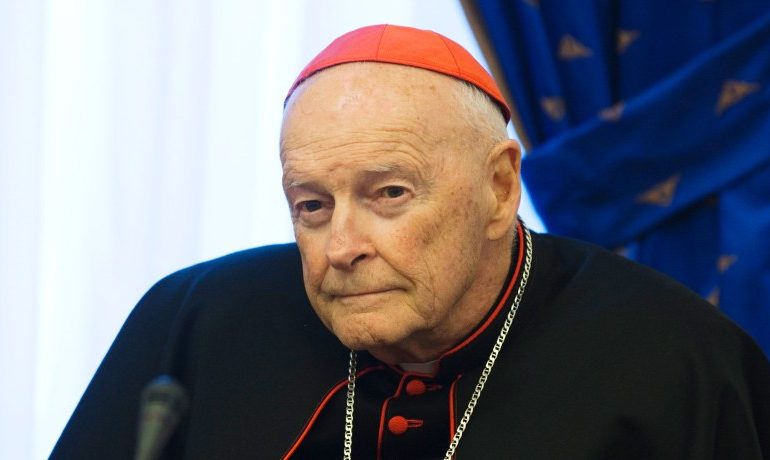 U akuzua për abuzim seksual, Papa Françesku pranon dorëheqjen e kardinalit