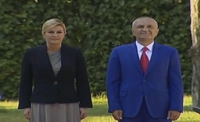 Presidentja e Kroacisë nis VIZITËN në Tiranë. Pritet nga Meta