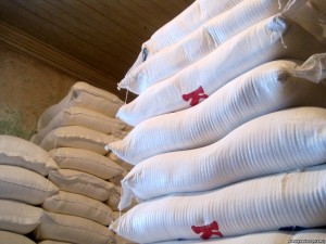 AKSIONI NDAJ USHQIMEVE/ AKU bllokon 10 TON miell që vinte nga Greqia: Produkt i rrezikshëm
