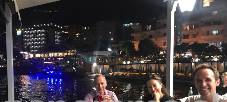 ANKOROI SUPER JAHTIN LUKSOZ NË SARANDË/ Miliarderi rus kapet “mat” duke ngrënë darkë në… (FOTOT)