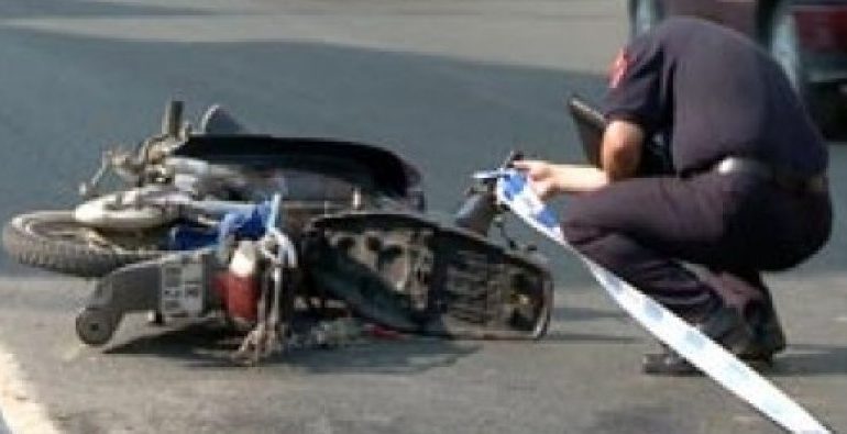 TRAGJIKE NË SHKODËR/ Burri humb kontrollin e mjetit dhe përplaset me VAZON e…