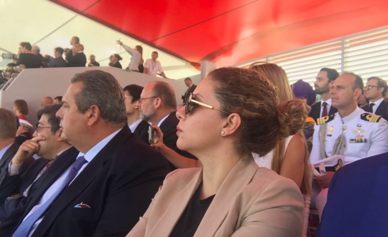 NË KRAH TË HOMOLOGUT GREK/ Ministrja e Mbrojtjes Xhaçka merr pjesë në paradën ushtarake në Paris