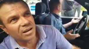 “Uiiii për kokë të nënës, ikni mo se ju q**a r**t”/ Policia reagon pas ARRESTIMIT të Harunit: Shoferi kishte pirë sa… (VIDEO)