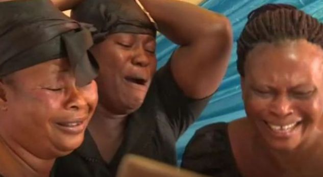 Gratë që fitojnë para duke qarë me porosi në funerale, u shërbejë atyre që nuk mund të qajnë