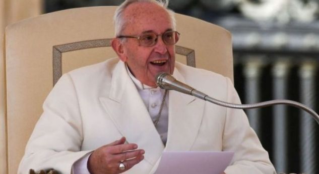 Papa Françesku: Gruaja nuk është për të larë enët, ajo i jep harmoni dhe kuptim planetit