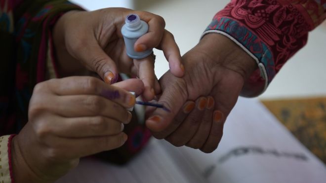 VOTIMI NË PAKISTAN/ “Përpjekje të hapura” për të manipuluar anketat