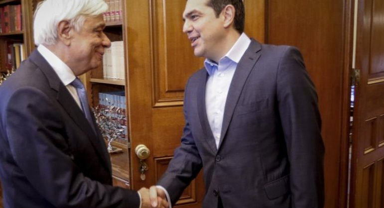 ZJARRET PËRFSHIJNË GREQINË/ Presidenti Pavlopulos anulon pritjen vjetore, 24 korriku si rivendosje e demokracisë