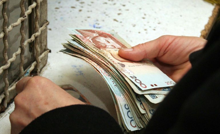 Shtyhet rritja e pagave për administratën, shtesë vetëm për pensionistët