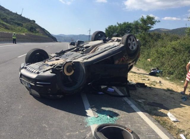 AKSIDENT I RËNDË NË LLOGARA/ makina del nga rruga dhe PËRPLASET me…