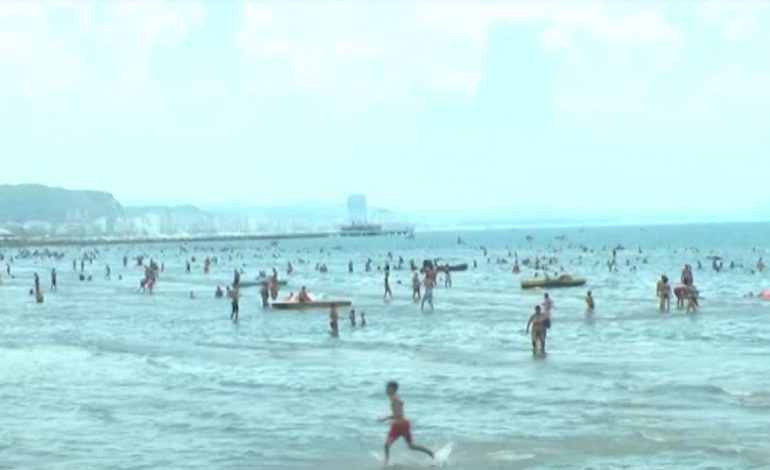 SEZONI TURISTIK/ Plazhe të pasigurta, në Durrës mungojnë kullat e vrojtimit