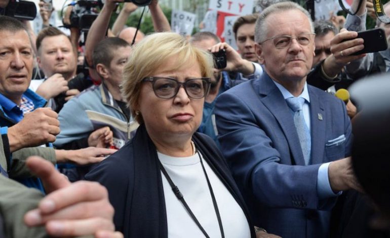 Polonia vijon betejën me kryetaren e Gjykatës së Lartë, kërkohet…
