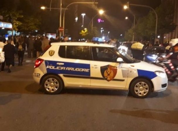 ECTE ME MAKINË DHE NGACMONTE VAJZAT/ 48-vjeçari që bënte kërdinë në qytet. Kishte qenë edhe…