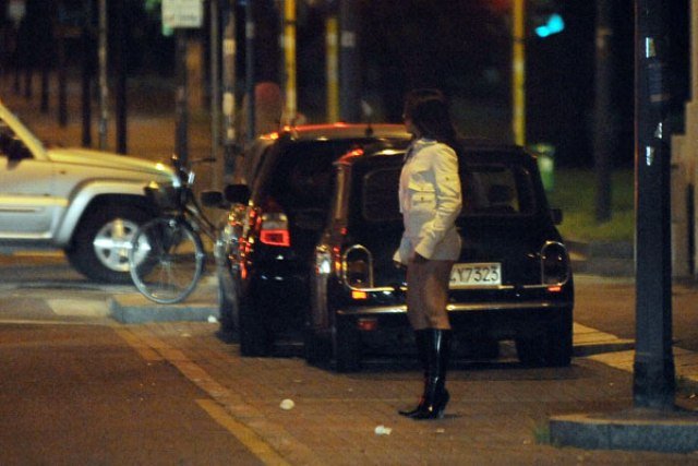 “BËNIN NAMIN NË QYTET”/ Dosja e TUTORËVE shqiptarë në Itali: Euro, drogë dhe prostituta luksi…