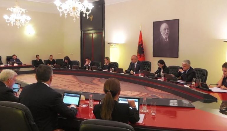 NDRYSHIMET NË BUXHETIN E SHTETIT/ Qeveria miraton projektet. Të ardhurat do të shpërndahen në…