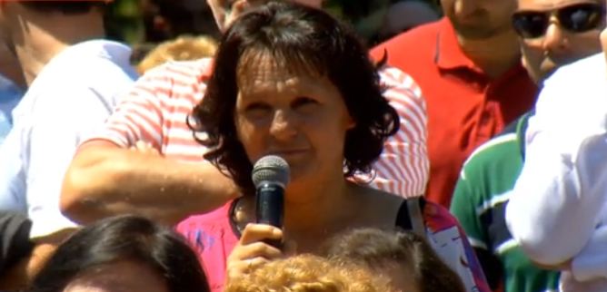 Gruaja i kërkon punë për dy djemtë e saj/ Rama: Unë NUK IKI sot nga Korça pa …