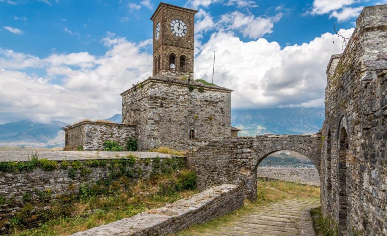 ARGËTIM DHE HISTORI/ Gjirokastra me KINEMA VERORE: Filmat shqiptarë dhe të huaj për të gjithë