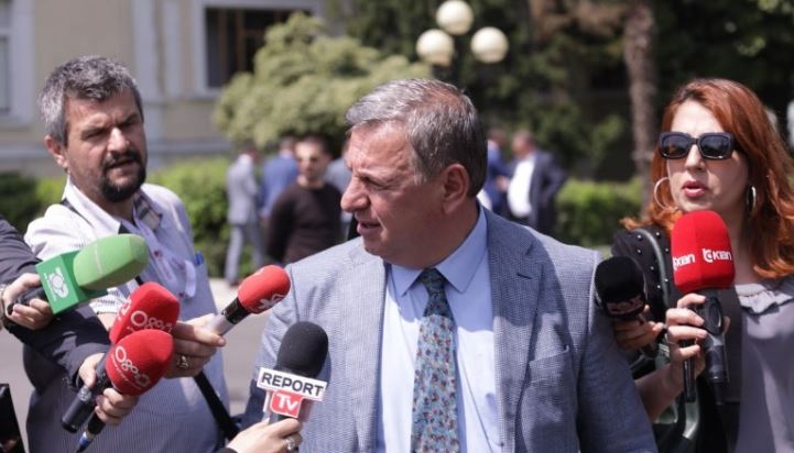 Votonte ligjet e qeverisë, LSI hakmerret ndaj deputetit Robert Bitri