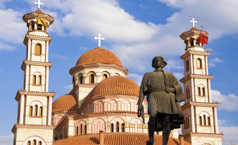 GATIMET TRADICIONALE TË KORÇËS/ Çelet panairi i ushqimeve në Polenë. Turistët të mahnitur