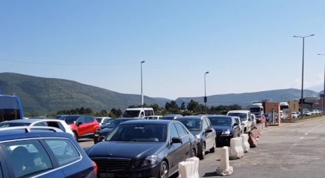 Temperaturat e larta dyndin kosovarët drejt brigjeve shqiptare, thyhet rekordi në Morinë